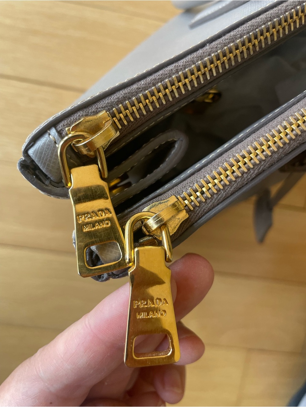 Authentic Prada Galleria Saffiano Leather Tote in grey gold hardware - Picture 3 of 8